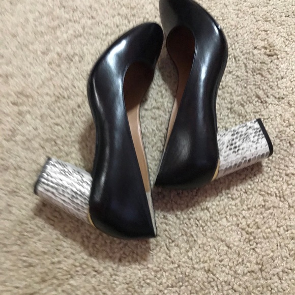 Calvin Klein Python Block Heel Shoe NWOT Sz 6 1/2 - Picture 1 of 6
